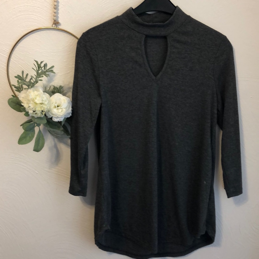 Gaze Keyhole Collar Long Sleeve Top